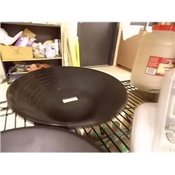 NEW GOLD PAN - ESTWING - BLACK PLASTIC - MED