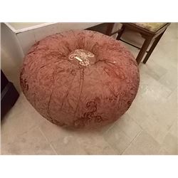 RETRO ROUND STUFFED FOOTSTOOL