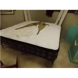 KING MATTRESS - STORE DISPLAY UNIT - MONTERAY FIRM