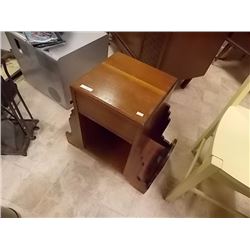 VINTAGE MAHOGANY WOOD END TABLE WITH DRAWER