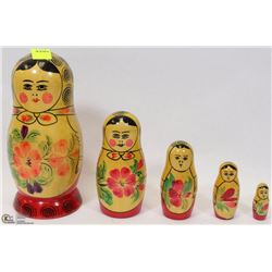 MATROYSHKA 'RUSSIAN NESTING DOLLS - 5 PIECE