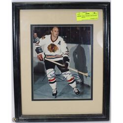 BOBBY HULL FRAMED AND SIGNED 8 X 10 PHOTO