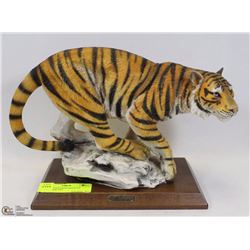 TIGER HANDMADE STATUE