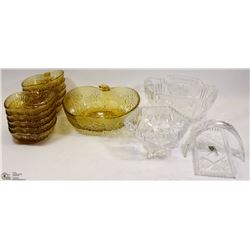 ESTATE BOX OF CRYSTAL AND GLASSWARE