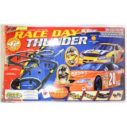42' RACE DAY THUNDER NASCAR RACE TRACK