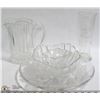 Image 1 : FLAT OF ASSORTED GLASSWARE