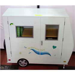 AMERICAN GIRL LANIE CAMPER  COLLECTIBLE ITEM