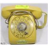Image 1 : VINTAGE YELLOW ROTARY DIAL PHONE