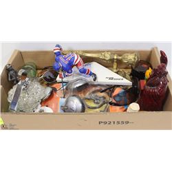 FLAT OF ASSORTED COLLECTIBLES