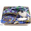 Image 1 : BOX W/8 NEW FABRIC SUMMER PURSE/BEACH