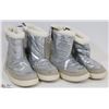 Image 1 : FLAT OF TWO PAIRS SIZE 10 CHILDREN'S BOOTS