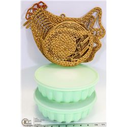 FLAT OF VINTAGE KITCHEN ITEMS