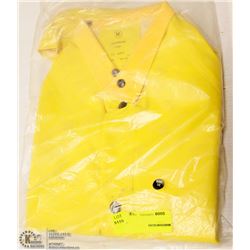 RAIN JACKET WITH DETACHABLE HOOD