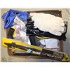 Image 1 : BOX WITH STRAPS, GLOVES, VACUUM PARTS