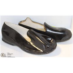 ACTON SIZE 14 RUBBER OVERSHOES
