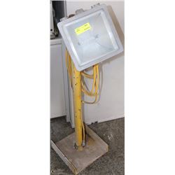 JOBSITE HALOGEN WORKLIGHT ON HOMEMADE-BASE