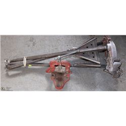 HEAVY-DUTY TRIPOD STAND WITH RIGID PIPE VICE