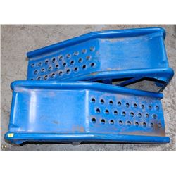 PAIR OF SECURIMARK VEHICLE RAMPS 9000 LBS CAPACITY