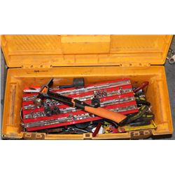 RUBBERMAID TOOLBOX FULL OF TOOLS