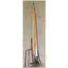 Image 1 : LOT OF ASSORTED GARDEN TOOLS