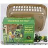 Image 1 : JOHN DEERE METAL TRACTOR AND SALT AND PEPPER SET