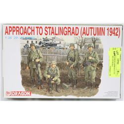 GERMAN SOLDIERS APPROACH TO STALINGRAD 1/35 SCALE