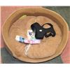 Image 1 : SMALL ROUND PET BED WITH LED  COLLARS & HARNESS