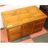 Image 1 : VINTAGE CEDAR TRUNK WITH PULL OFF TOP