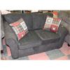 Image 1 : NEW FABRIC LOVE SEAT WITH ACCENT CUSHIONS
