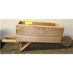 WOODEN WHEEL CART PLANTERN