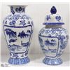 Image 1 : 2 BLUE AND WHITE VASES