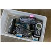 Image 2 : LOT OF MOTOROLLA WALKIE TALKIES AND BATTERIES