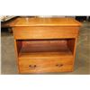 Image 2 : 2-DRAWER MAPLE ENDTABLE