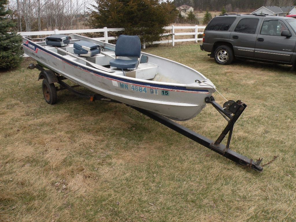 1977 Alumacraft 14' boat w/trailer