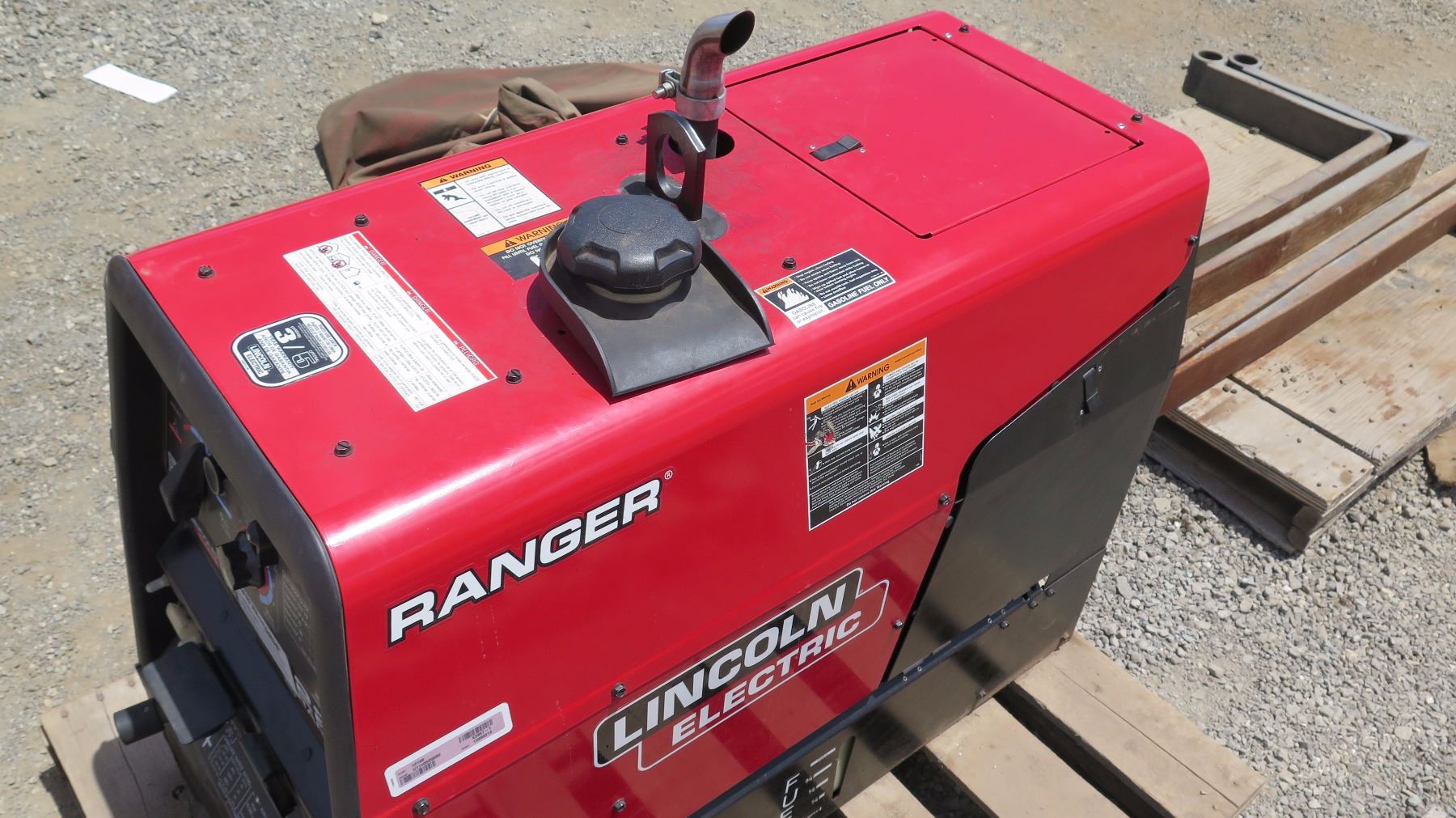 Lincoln Electric Ranger 225 Welder/Generator 10,500 Watts 17.8 Hours