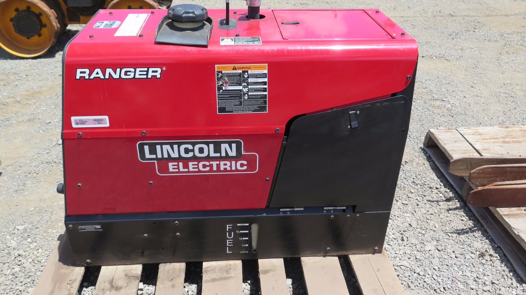 Lincoln Electric Ranger 225 Welder/Generator - 10,500 Watts 17.8 Hours ...