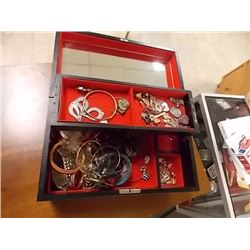 LARGE WOODEN JEWELRY BOX (MUSICAL ) & CONTENTS
