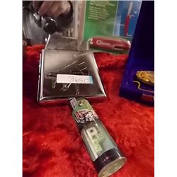 LIGHTER WITH DICE & 2 CIGARETTE HOLDERS