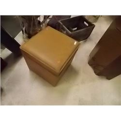 RETRO FOOT STOOL