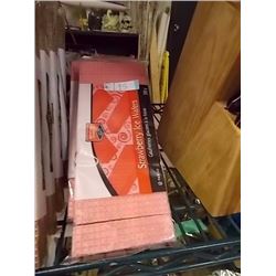 STRAWBERRY ICE WAFERS - 6 X 200G PER LOT