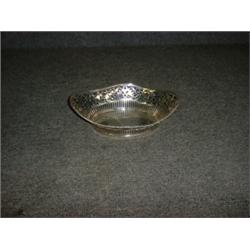 Un panier repercé en argent hongrois 835/1000....