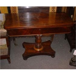 Une table à jeux québécoise en acajou, vers 1840, le plateau rectangulaire arrondi dépliant, pivo...