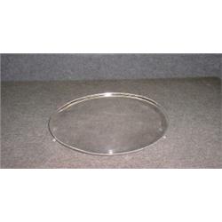 Un plateau circulaire en argent hollandais 934/1000, le rebord perlé, sur des pieds griffes par B...