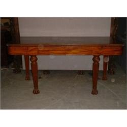 Une desserte en acajou d'époque George IV, vers 1830, le plateau rectangulaire arrondi bordé d'un...