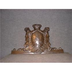 Un panneau du 19e Siècle en acajou sculpté des armes d'Espagne....