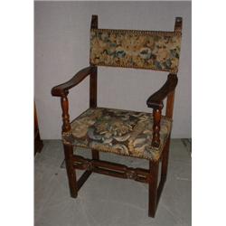 Un fauteuil d'époque Louis XIII en chêne vers 1650, les pieds droits carrés unis par un bandeau s...