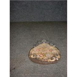 Un sac de dame en tapisserie au petit point, le fermoir en argent repoussé....