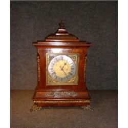 Une pendule à sonnerie de style Queen Ann en acajou, "Gunthers Chime Clock" par la New Haven Cloc...