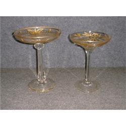 Deux coupes sur pied en cristal taillé à décor doré fleuri....