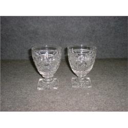 Un ensemble de 9 verres à eau en cristal taillé....